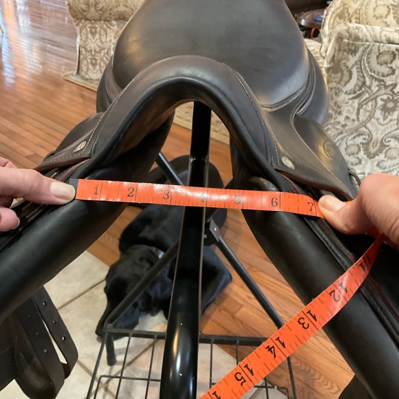 Devoucoux Chiberta Saddle 17.5 inch seat, 2013, cover and two girths, rich brown - Picture 15 of 16